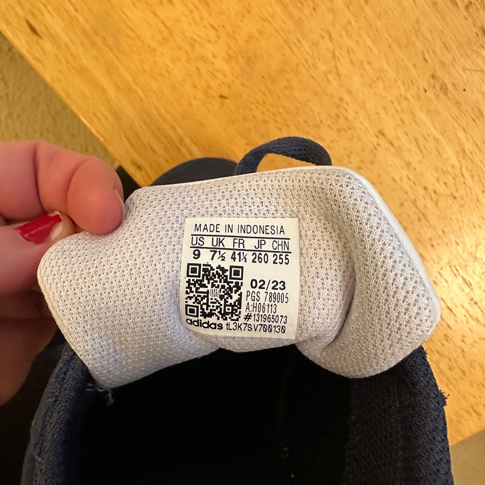Adidas Women’s Navy and White Sneakers. - Picture 4 of 4